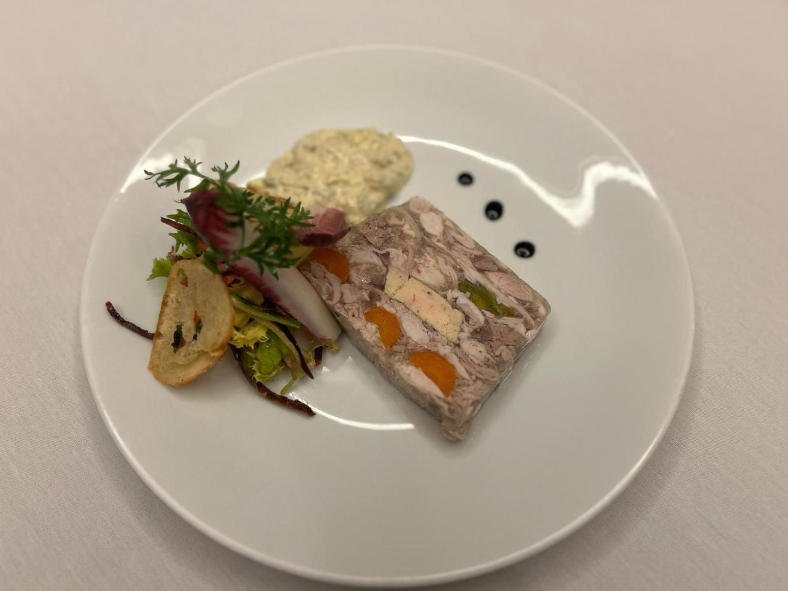 Le Victor Hugo - Hotel Et Restaurant - Logis Hotels Saint-Céré Εξωτερικό φωτογραφία