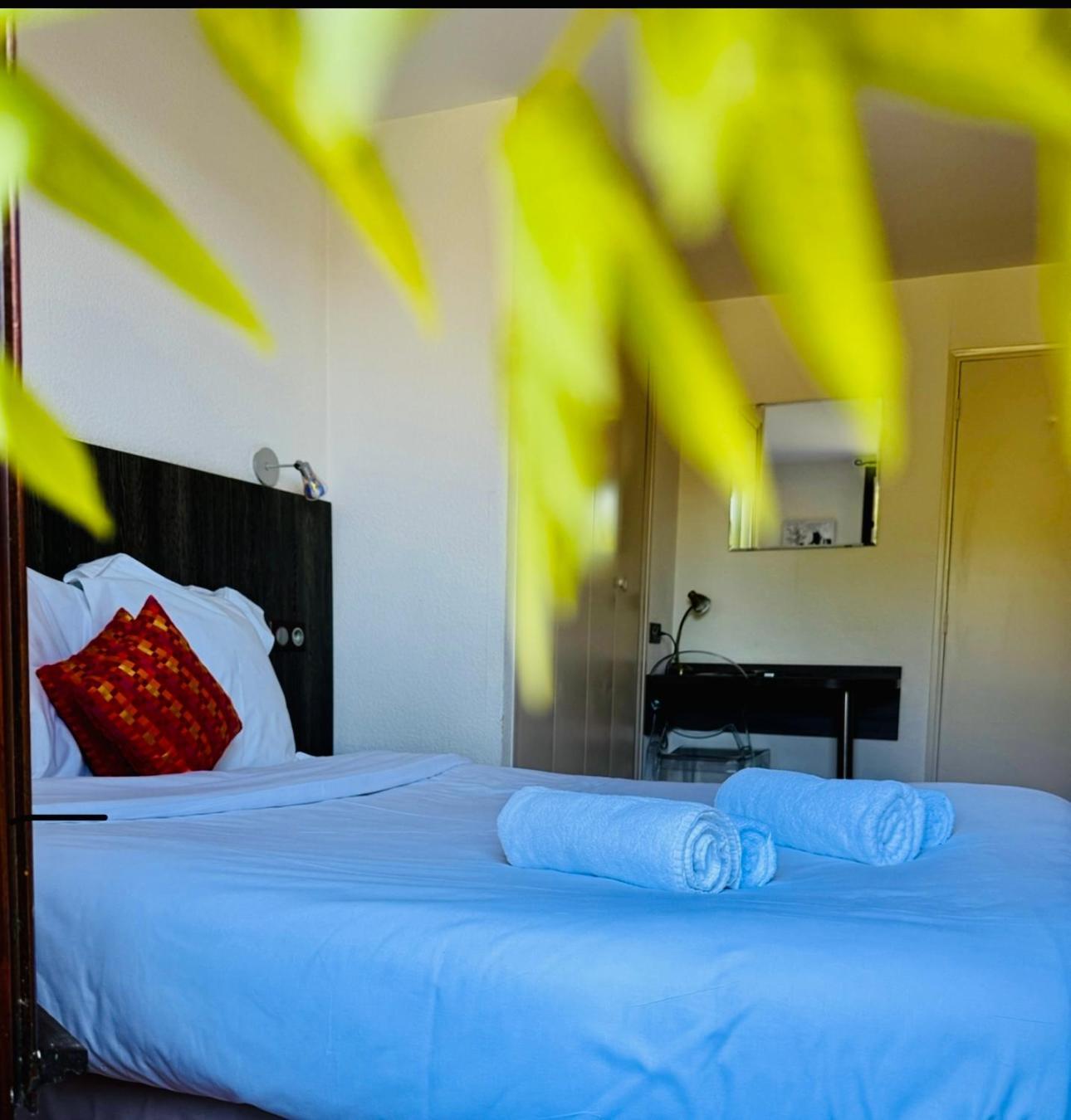 Le Victor Hugo - Hotel Et Restaurant - Logis Hotels Saint-Céré Εξωτερικό φωτογραφία