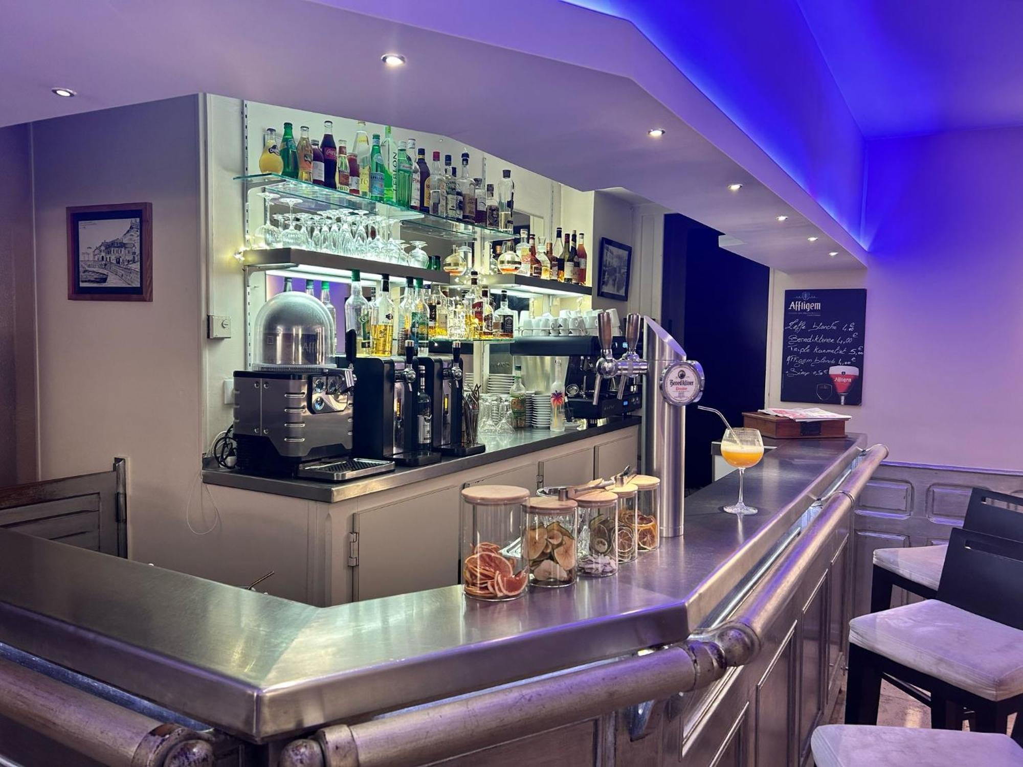 Le Victor Hugo - Hotel Et Restaurant - Logis Hotels Saint-Céré Εξωτερικό φωτογραφία